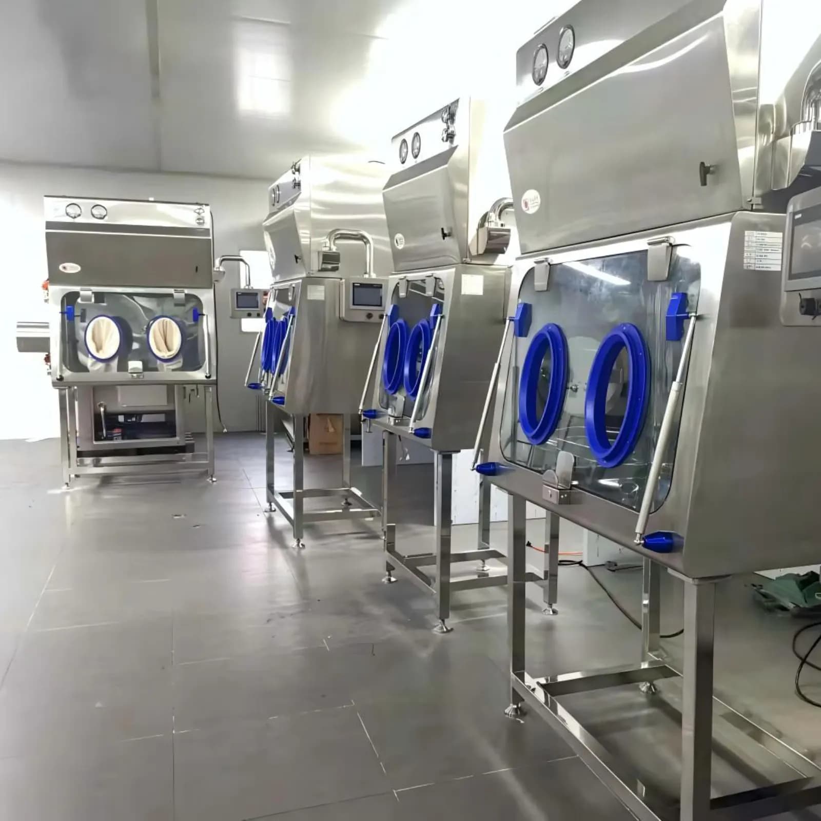 生物制药：负压隔离器应用图片 1